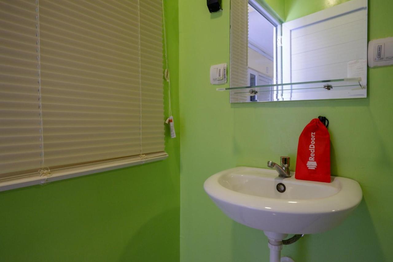 Reddoorz @ Jalan Gatot Subroto Semarang Hotell Eksteriør bilde