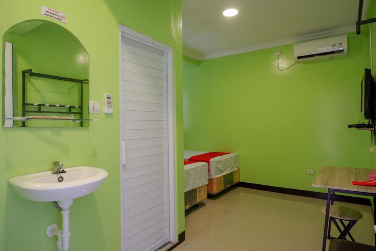 Reddoorz @ Jalan Gatot Subroto Semarang Hotell Eksteriør bilde