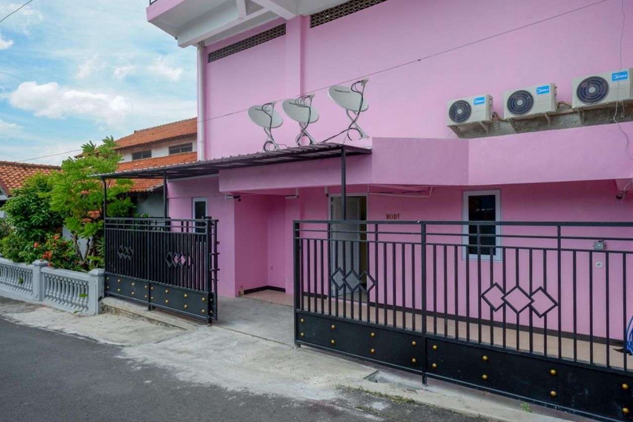 Reddoorz @ Jalan Gatot Subroto Semarang Hotell Eksteriør bilde